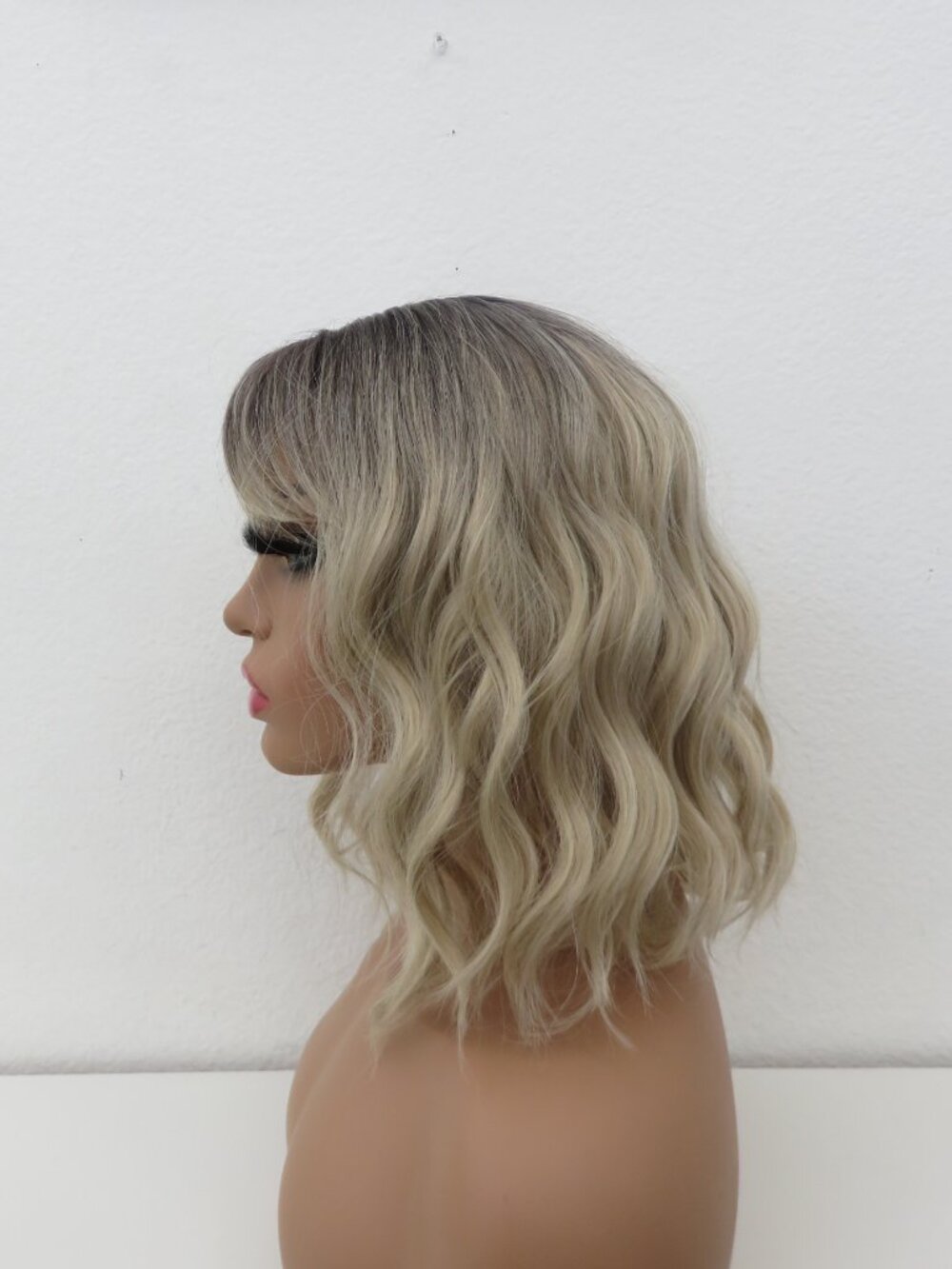 (#135) Blond Ash Ombré Wavy bob Wig w/ Bangs